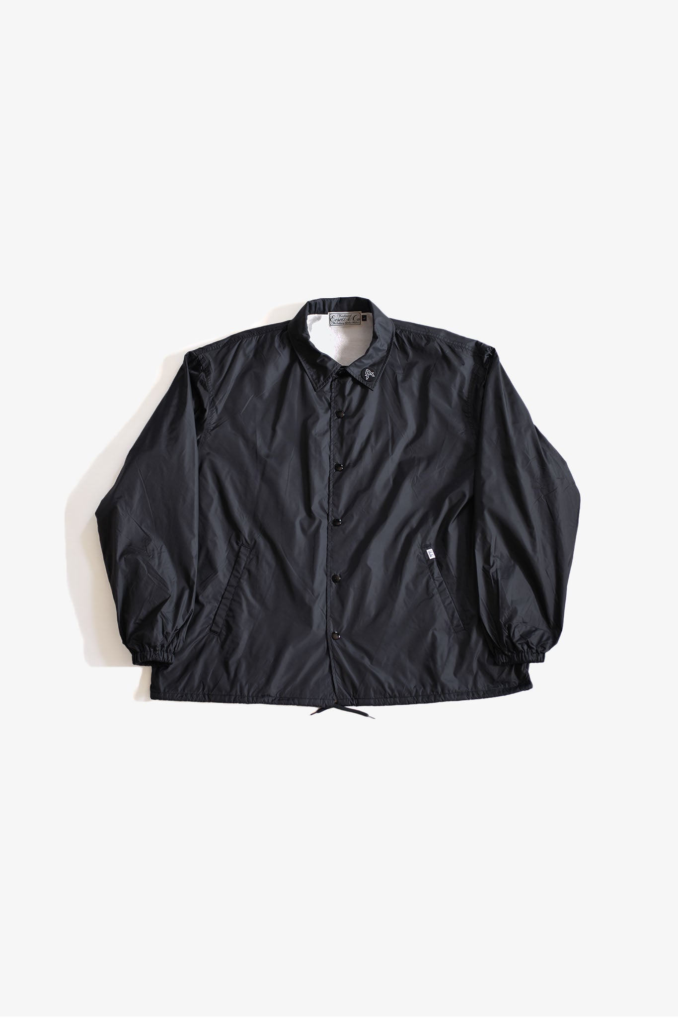 EESETT&Co 黒のコーチジャケット 襟ワッペン 正面