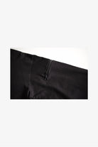 EESETT&Co 両腕に開閉可能なジップを備えているエルボーパッチ付長袖Tシャツ　黒　横からのジップのアップ