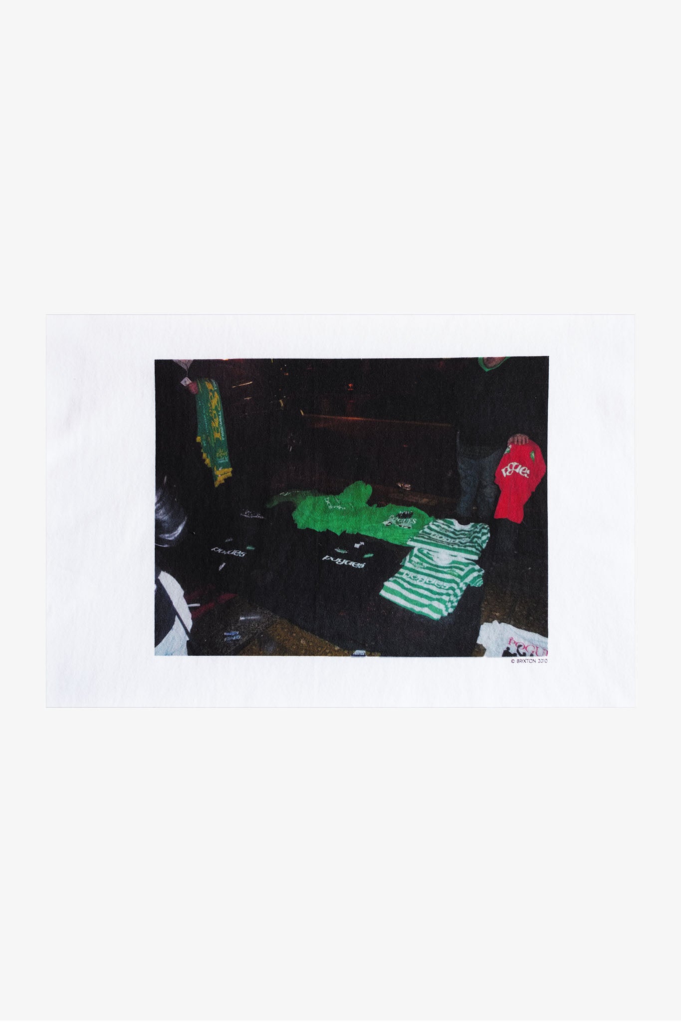 THE HUCKLEBERRY バンドの路上物販プリントのアップ 白Tシャツ