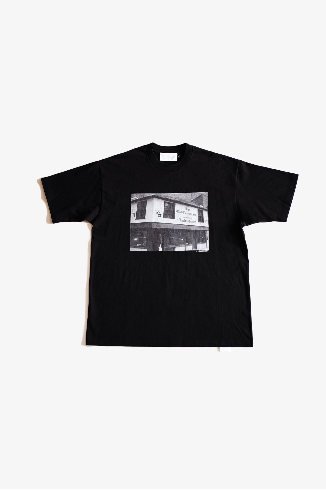 THE HUCKLEBERRY THE OLDCURIOSITYSHOPプリント 黒Tシャツ